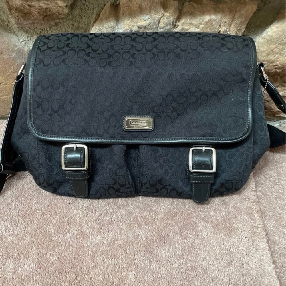 Black coach messenger bag!